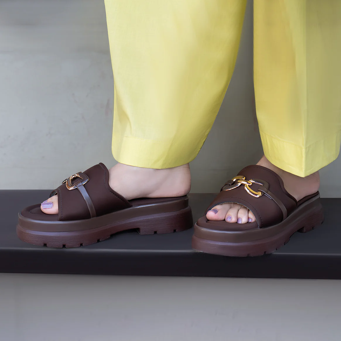 Casual PU Slipper - Image 4