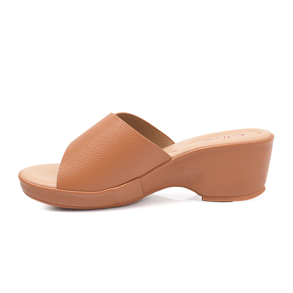 Casual PU Slipper - Image 4